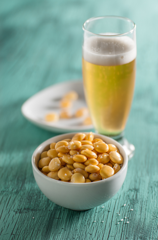 Nakládané tremoços – lupina bílá (vlčí bob) jako tradiční portugalská pochoutka